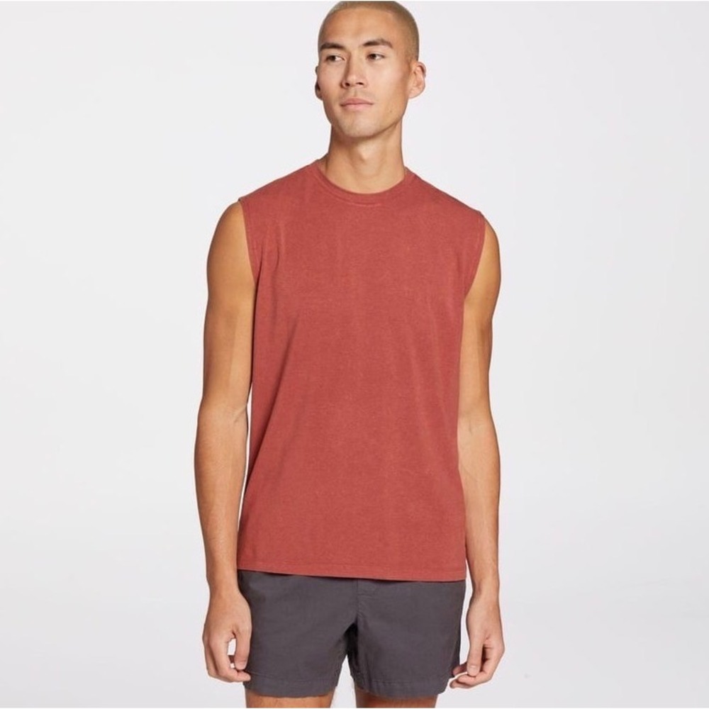 VRST Men's Essential Muscle Tank Top Burnt Red Size L Athleisure Sporty Travel